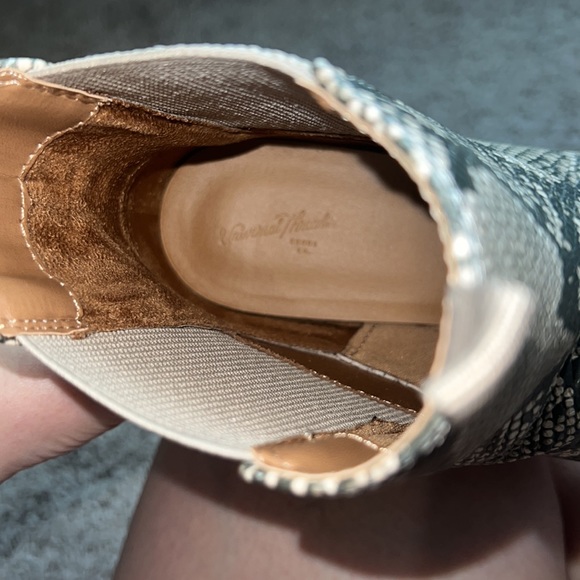Universal Thread Snakeskin Chelsea Boots - Womens 10 - Picture 9 of 9